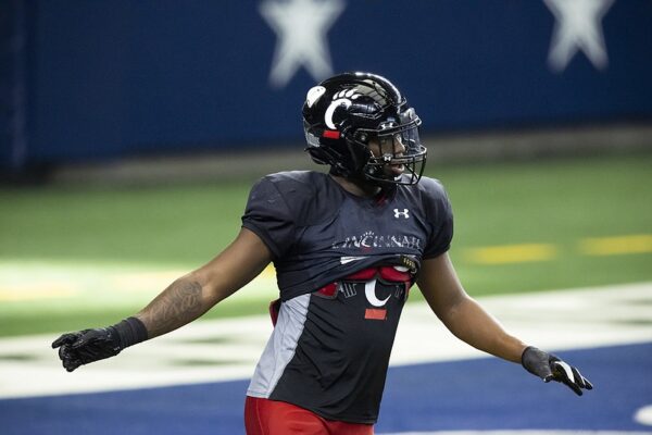 Miami Dolphins Sign Jaheim Thomas, Ethan Conner in Roster Moves