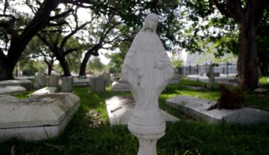 Tomb raiding trio stole from cemeteries in at least 9 states, Florida authorities say