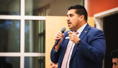 La Gaceta: Luis Salazar upsets Mike Suarez in ‘good ole West Tampa brawl’ for state house nomination