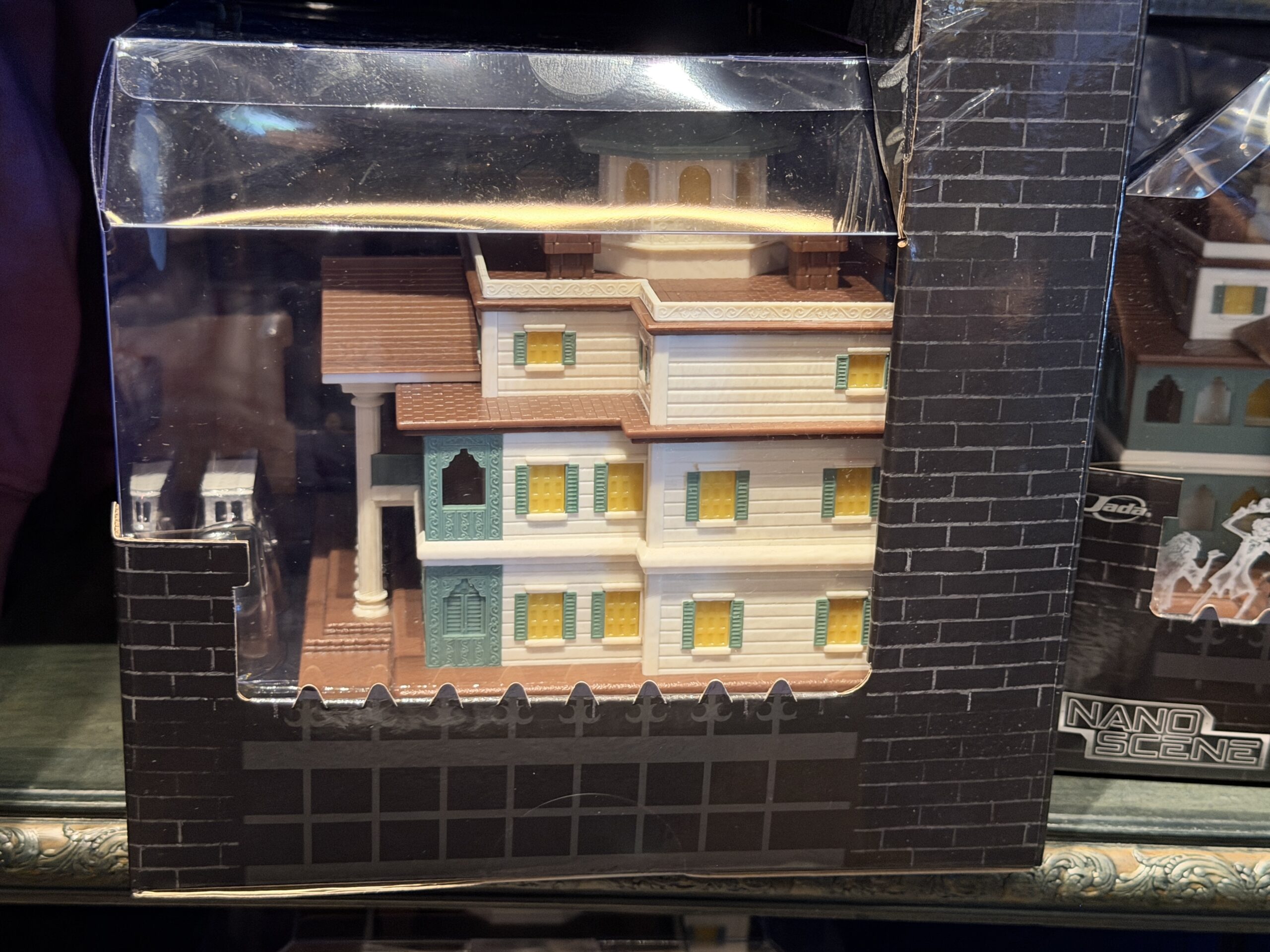 A new Jada Toys Nano Scene set brings a miniature Disneyland Haunted Mansion over to the east coast for guests at Walt Disney World.