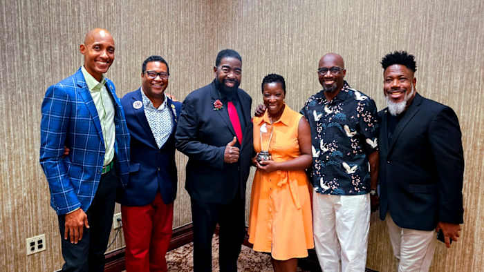 International Keynote Speaker from Jacksonville makes history, wins Les Brown Motivator Award