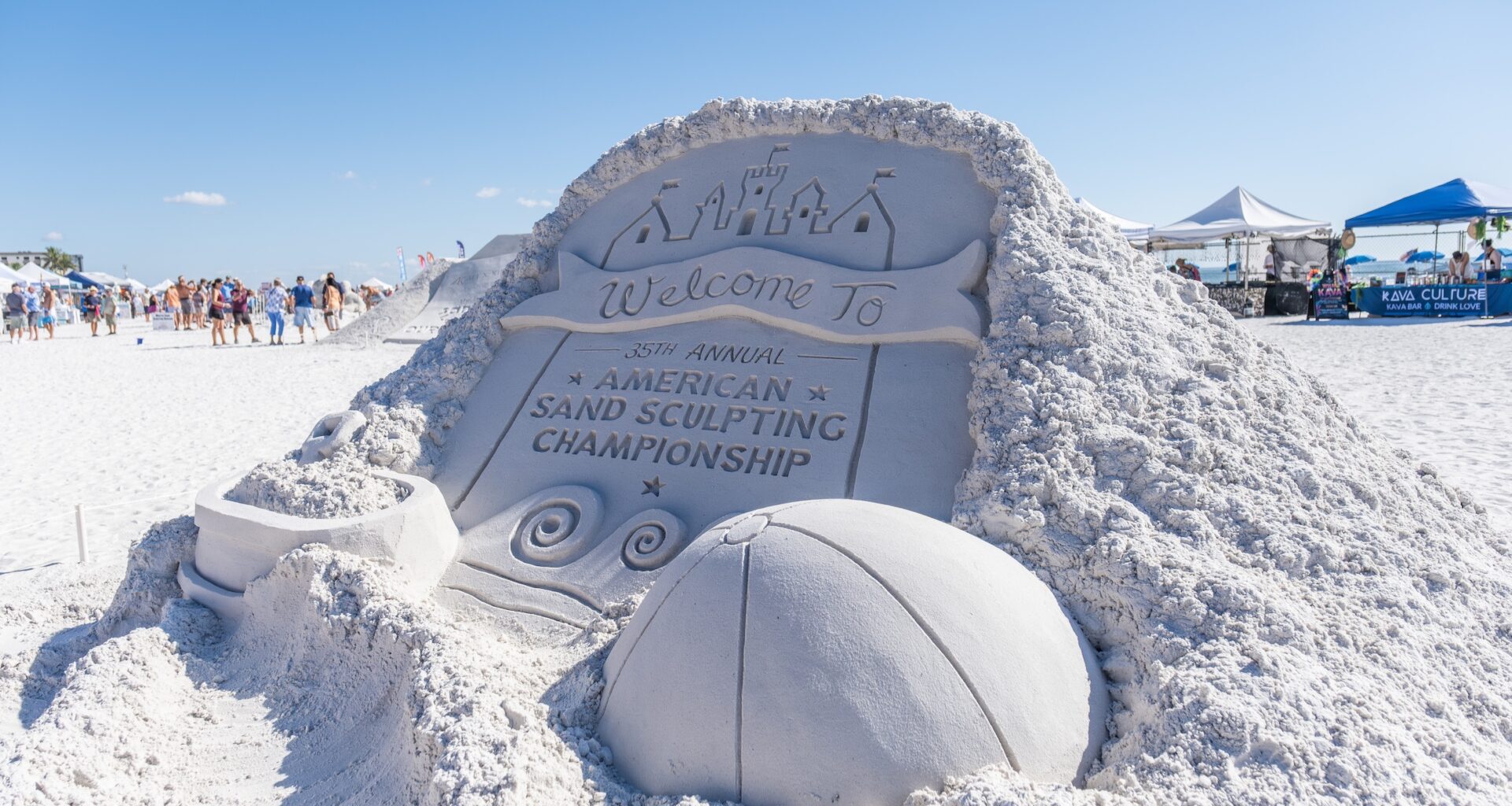 Stars, stripes & sand: Sculpting the American story