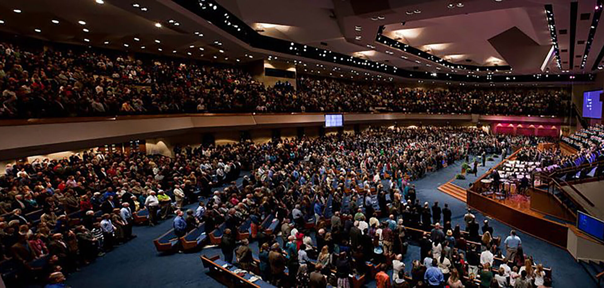 In Jacksonville, 10,000-seat worship space demolished