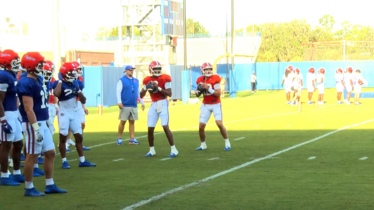 Florida quarterbacks Tramell Jones Jr. (center left) and Aaron Philo (center right) take reps during practice. (Spectrum Sports 360)