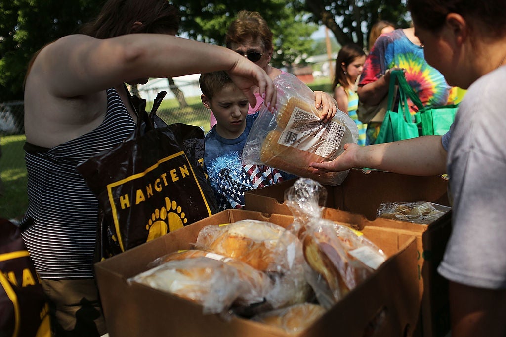 Groceries on the Go: Mobile Market Brings Fresh Food to Tampa Bay Food Deserts