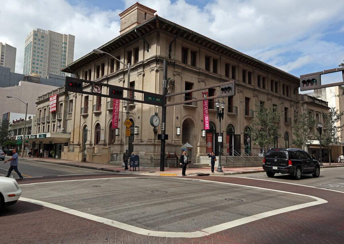 The downtown Miami post office building in a Miami Herald file photo from 2013.