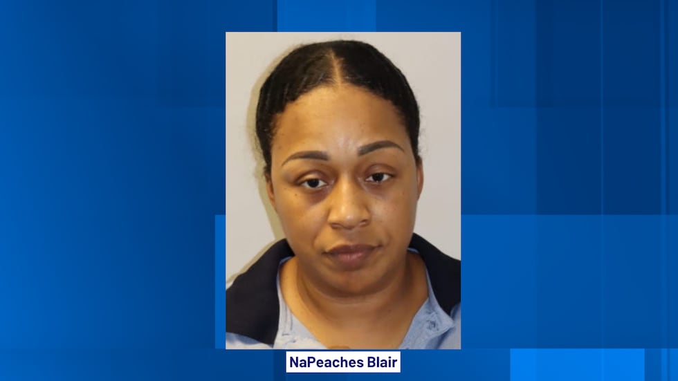 Tallahassee postal worker indicted after allegedly pocketing cash from greeting card