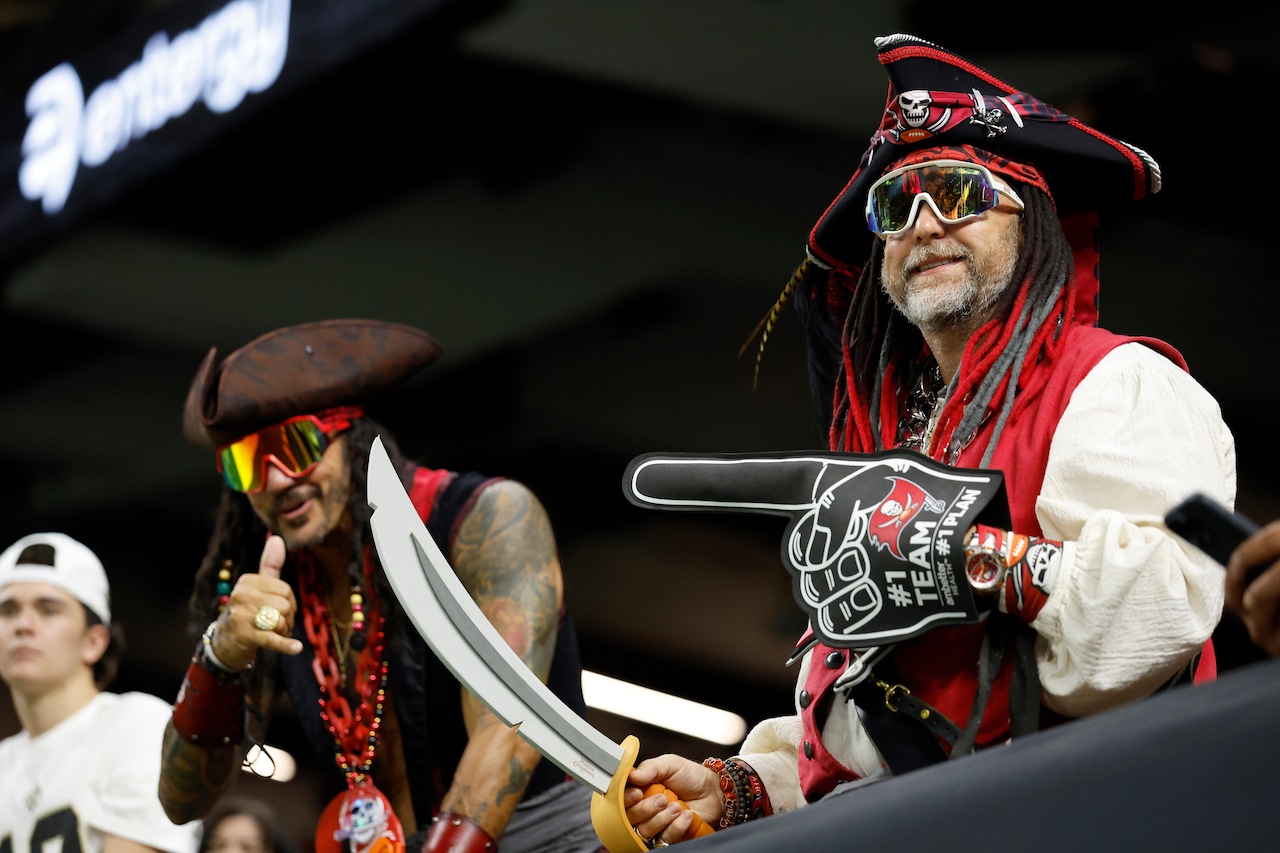 Buccaneers Saints Football
