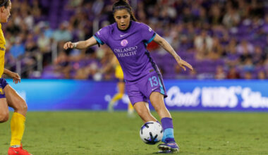 Image of Jacquie Ovalle with the ball against Utah.
