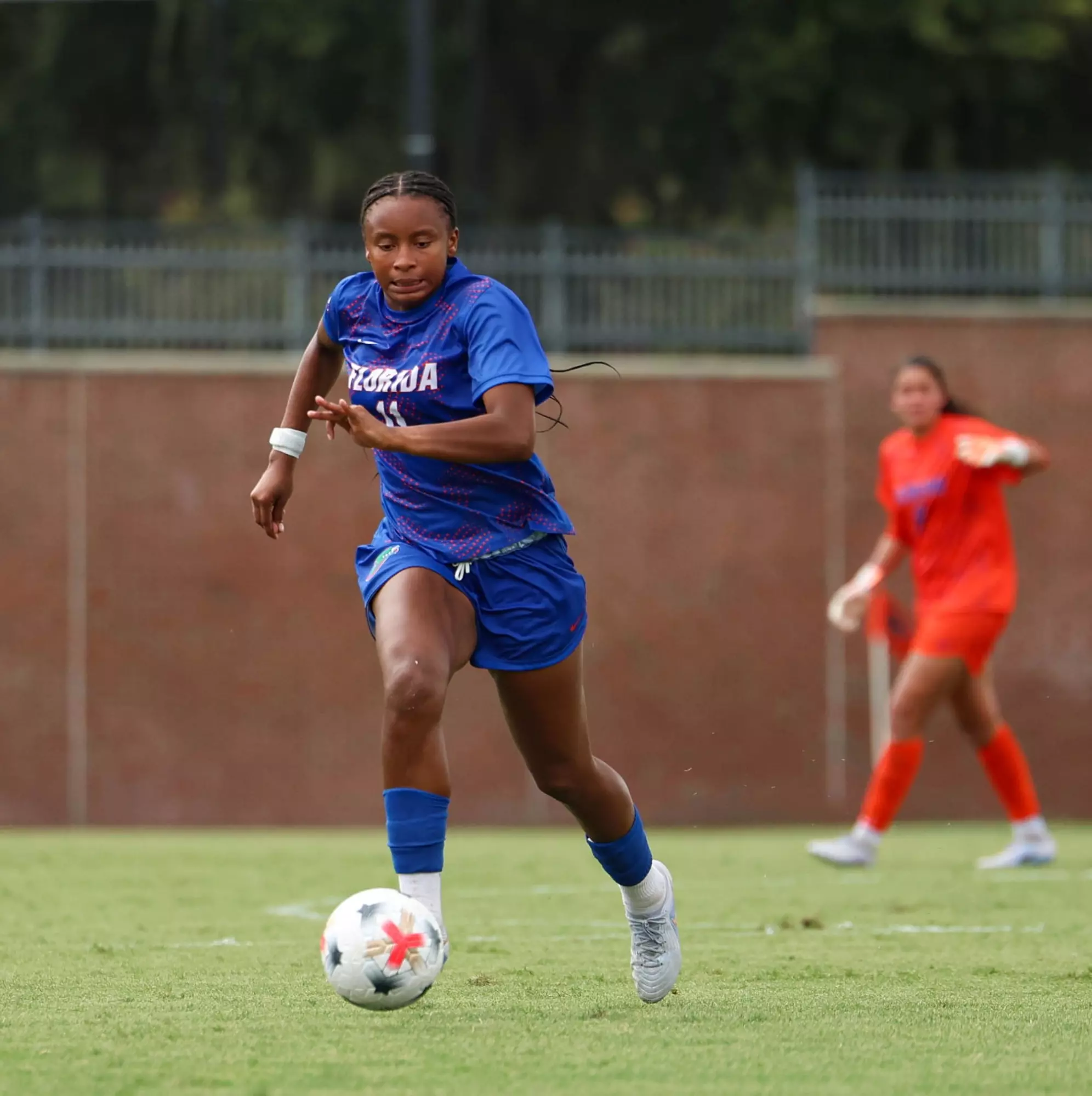 Hannah Jibril dribbles ball versus Florida International 260808