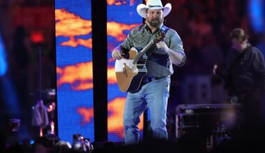 Garth Brooks is coming to Orlando's Kia Center next month