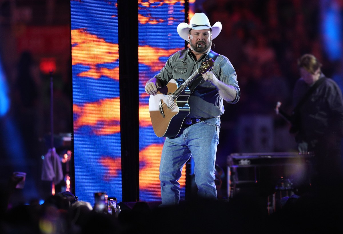 Garth Brooks is coming to Orlando's Kia Center next month