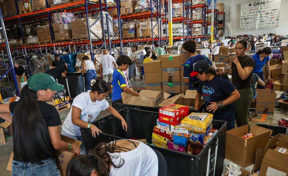 Volunteers filled boxes with supplies of aid for the victims in Colombia, as a press conference held by Michael Capponi, founder of the Global Empowerment Mission (GEM), was taking place to detail the urgent relief operations and a call for local volunteers and the need of donations a day after the devastating 7.4-magnitude earthquake that struck western Colombia, on August 10, at the organization’s headquarters in Doral, on Tuesday August, 2026.