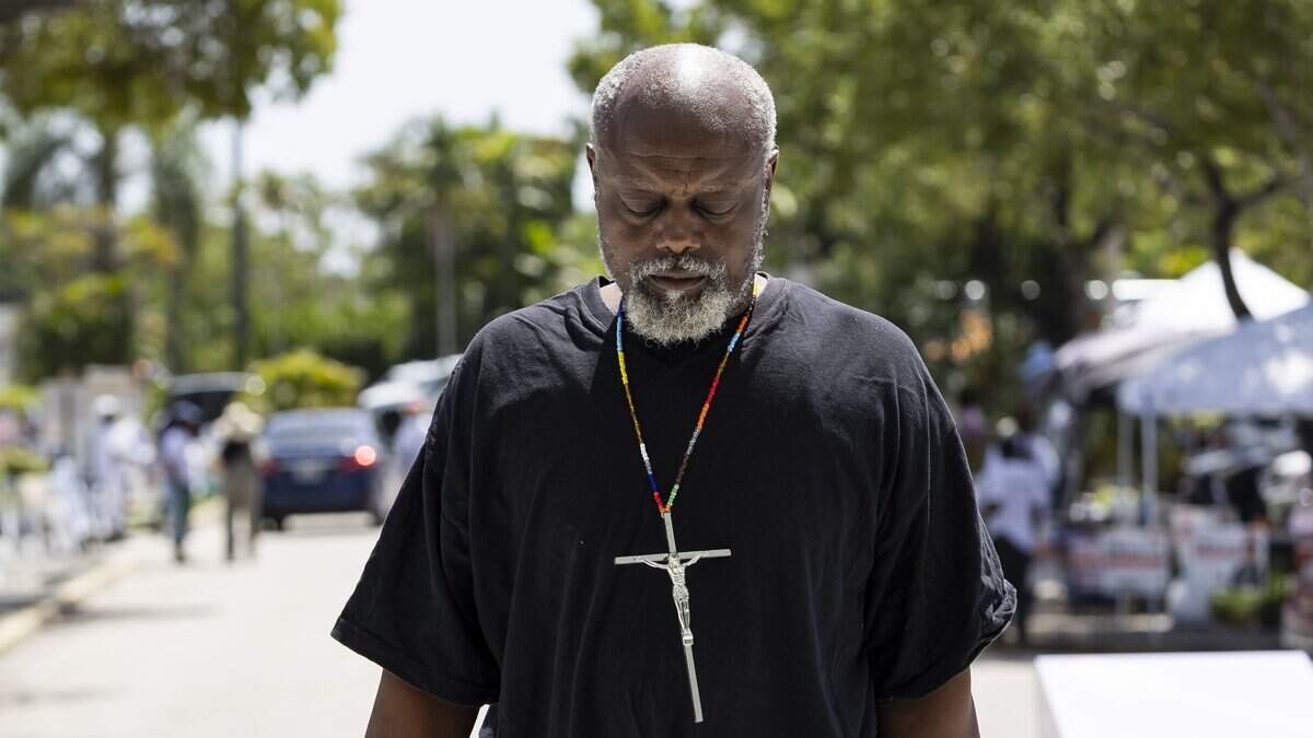 Timothy Hubbert makes his way toward the North Dade Regional Library during early voting on Saturday, Aug. 15, 2026, in Miami Gardens, Fla.