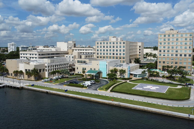 Mercy Hospital performs first surgery in Florida using MARS Magnetic Surgery platform