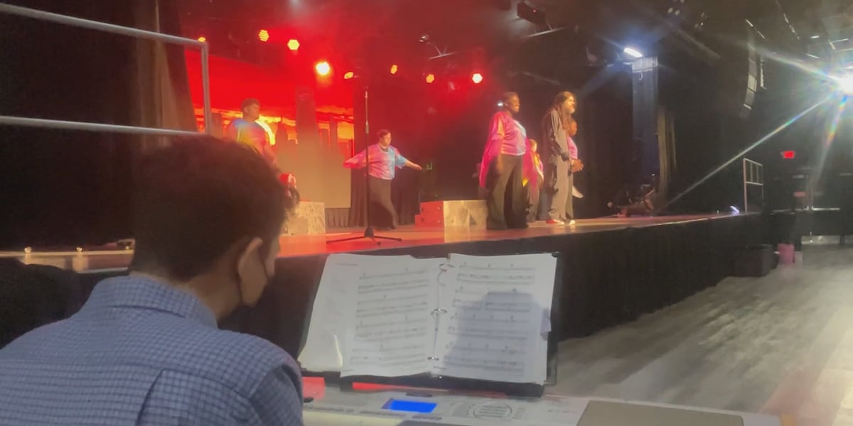 Pyramid Players transport audiences to a futuristic world with ‘Radio Underground’