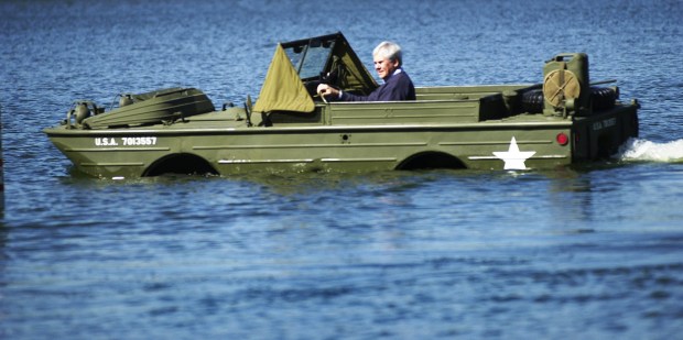 Former Orlando Mayor Bill Frederick drives his WW II amphibious jeep in Lake Ivanhoe, Orlando, on Monday, March 4t, 2002. He self-published a book on his hobby. (Orlando Sentinel File) 