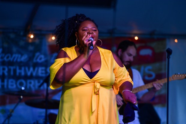 CeCe Teneal will pay tribute to Aretha Franklin in a concert at the Ritz Theater in Sanford. (Photo by Jennifer Lett / South Florida Sun Sentinel)
