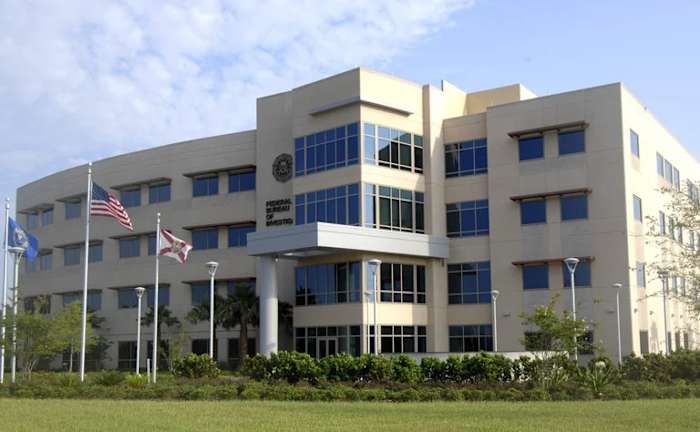 Gate Parkway reopened after FBI, JSO bomb squad investigated suspicious package near FBI building