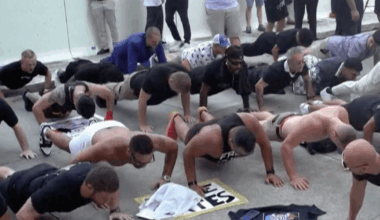 Tate supporters rally for brothers ahead of bail hearing in Miami | Newsfeed