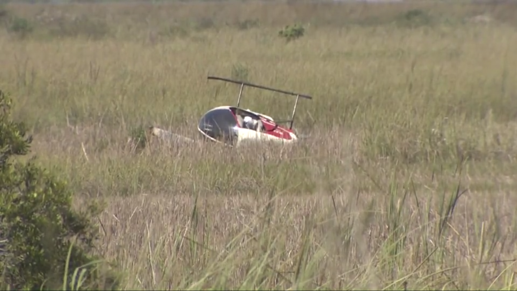 Small helicopter carrying 2 people crashes west of U.S. 27, no injuries reported - WSVN 7News | Miami News, Weather, Sports