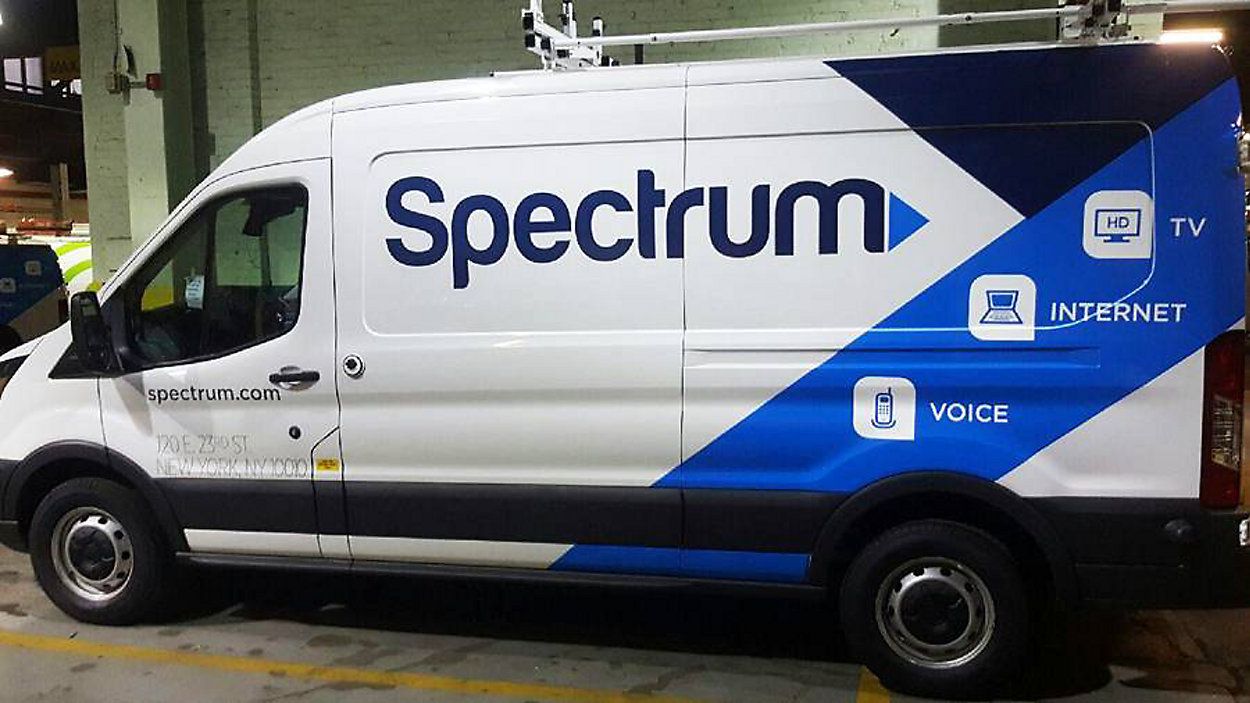 Through a new effort, Spectrum is asking students in Manatee County to help families think about an important part of their hurricane plans: staying connected.