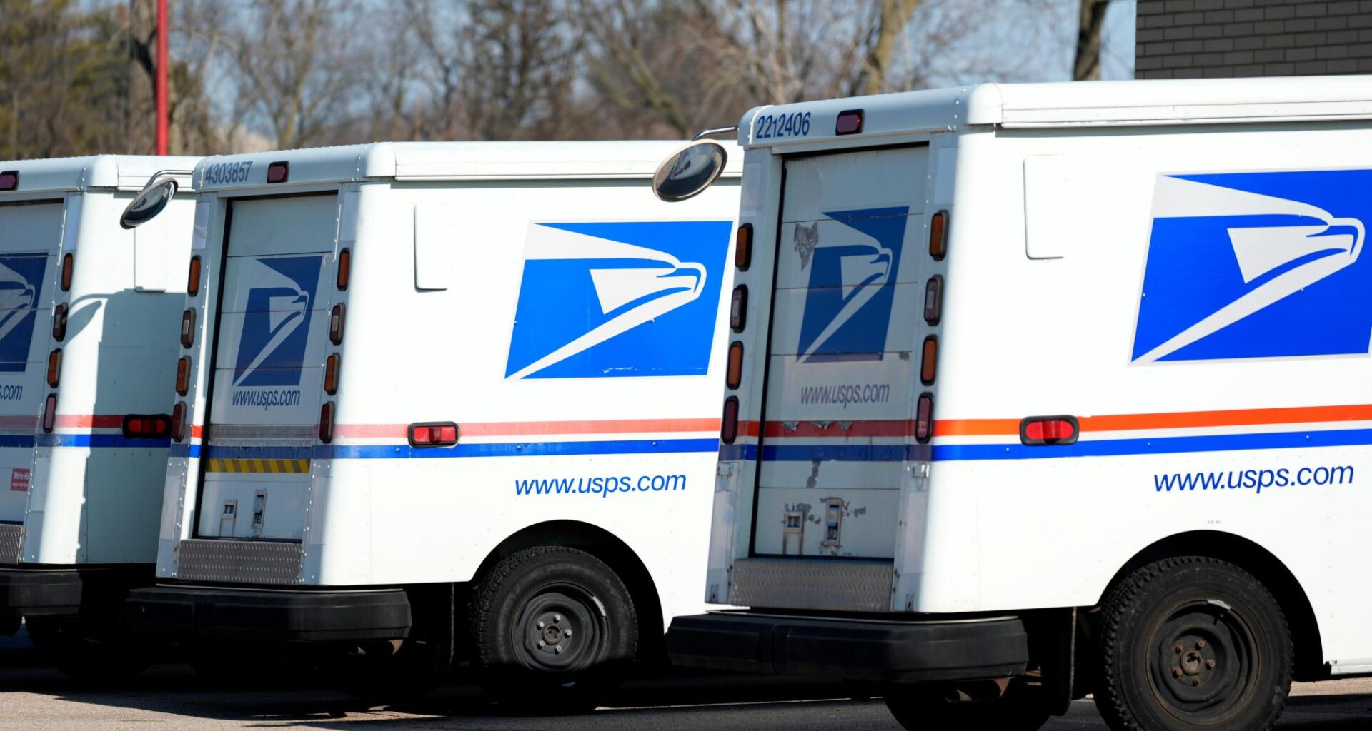 Officials: USPS worker took $2,600 lotto ticket out of mail