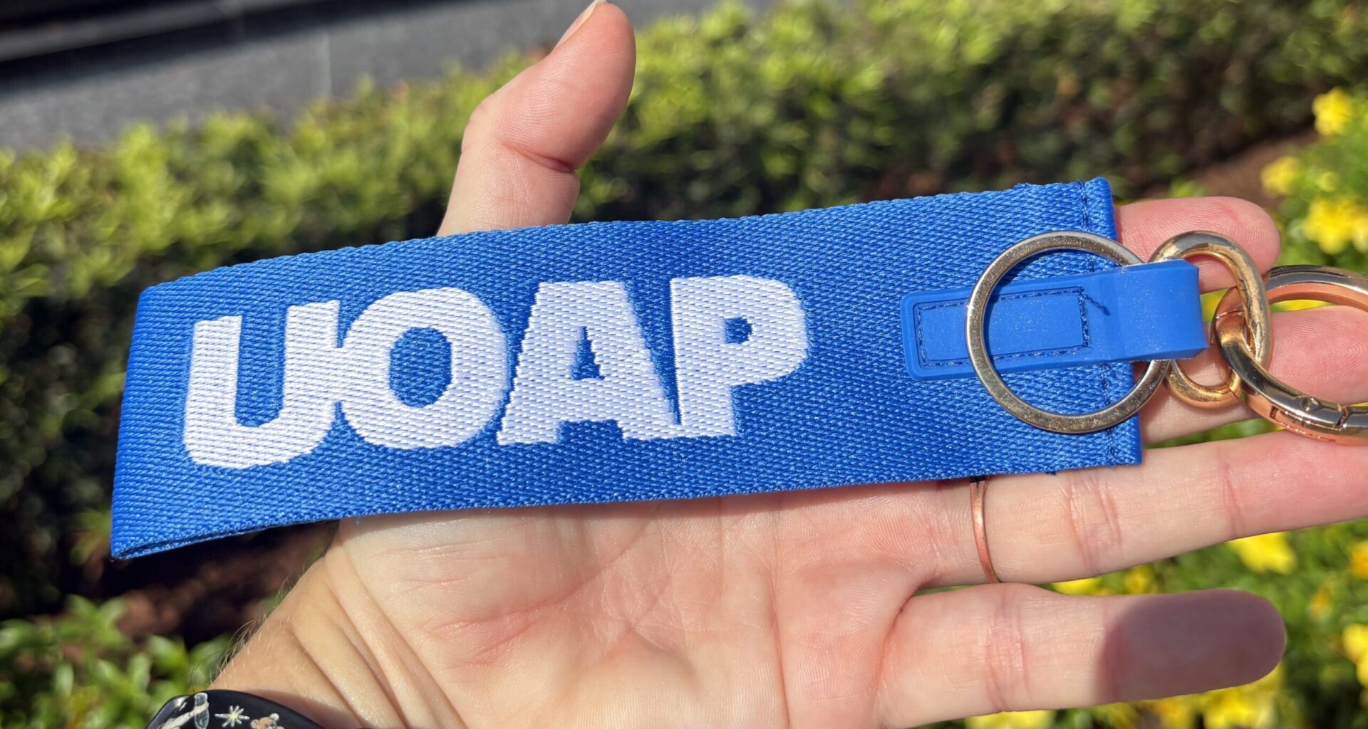 Universal Orlando Annual Passholders can now pick up a complimentary UOAP wristlet keychain during Passholder Appreciation Days.