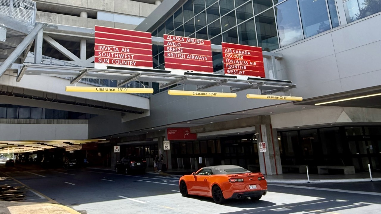 Red Express Curbsides at Tampa International Airport with signs directing travelers to Red Side airlines.