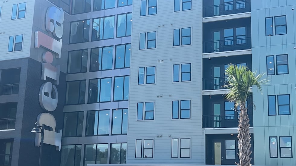 FSU students, parents frustrated with apartment move-in delay