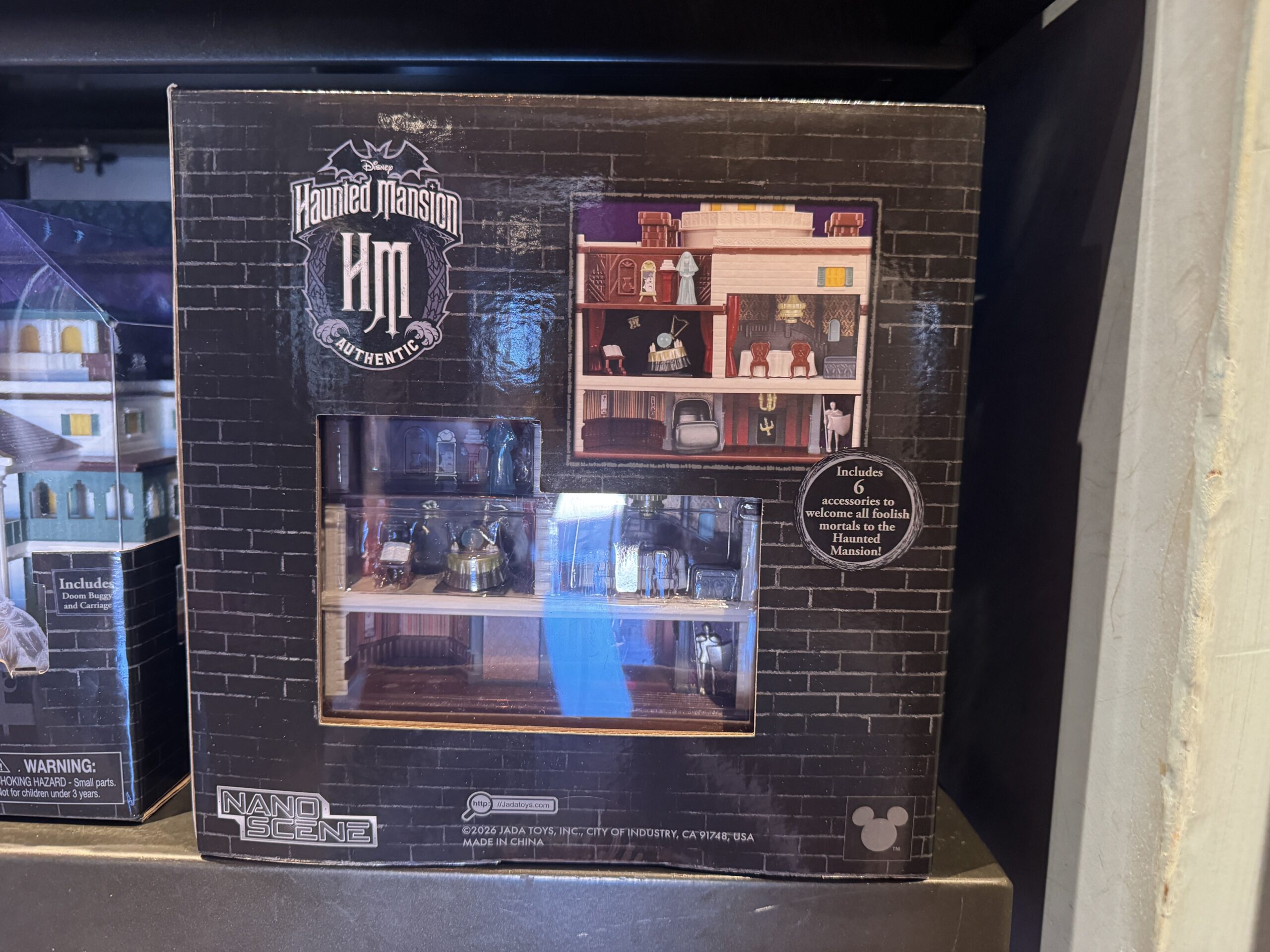 A new Jada Toys Nano Scene set brings a miniature Disneyland Haunted Mansion over to the east coast for guests at Walt Disney World.