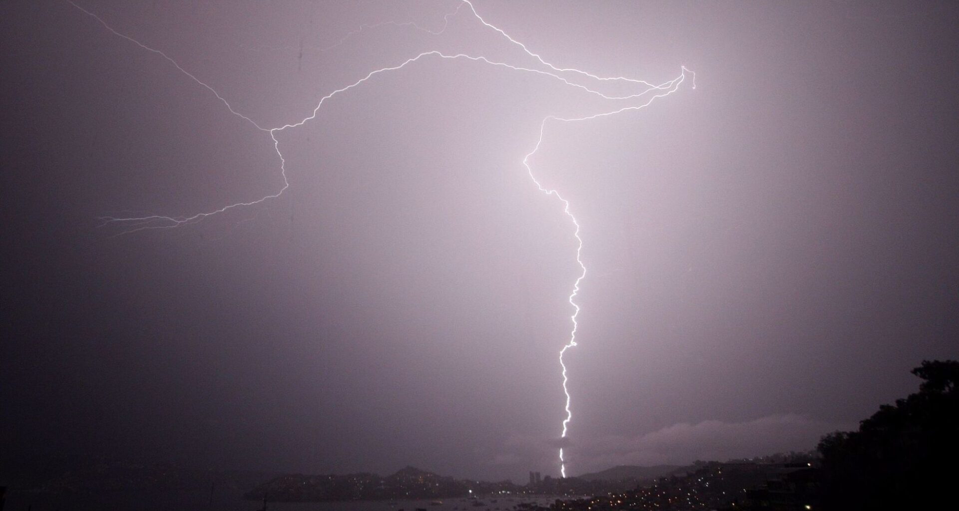 Mother and child killed by lightning strike in South Florida – Orlando Sentinel