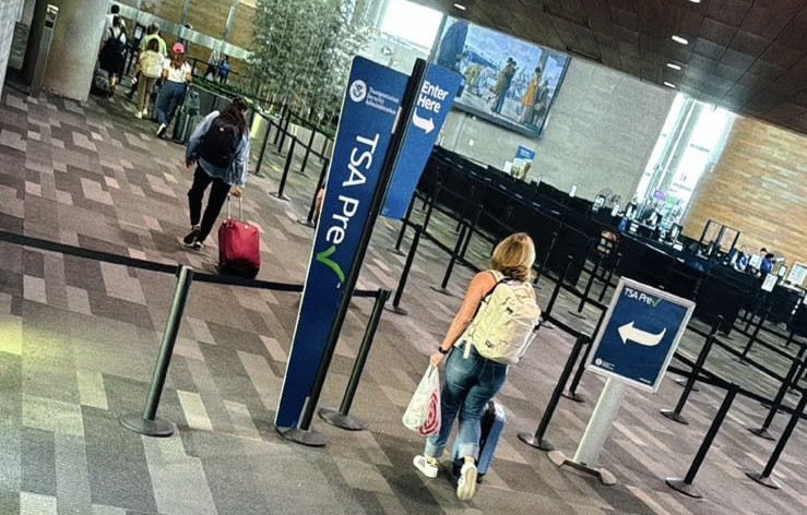 TSA union sues over airport security privatization push