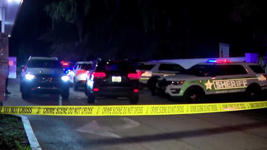 Deputies investigate scene at Orange County apartment complex
