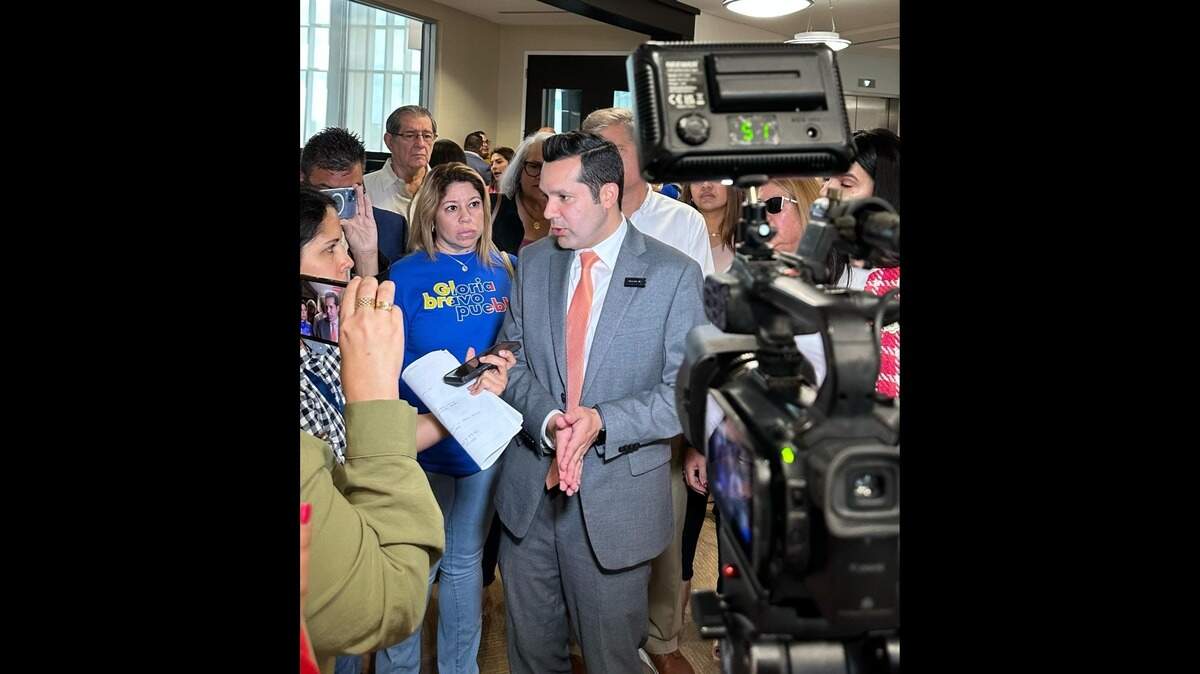 Doral Councilman Rafael Pineyro speaks with the media after the city council unanimously approved a resolution he sponsored urging President Donald Trump to find a solution for law-abiding Venezuelans following the revocation of Temporary Protected Status. Doral Councilman Rafael Pineyro speaks with the media after the city council unanimously approved a resolution he sponsored urging President Donald Trump to find a solution for law-abiding Venezuelans following the revocation of Temporary Protected Status.