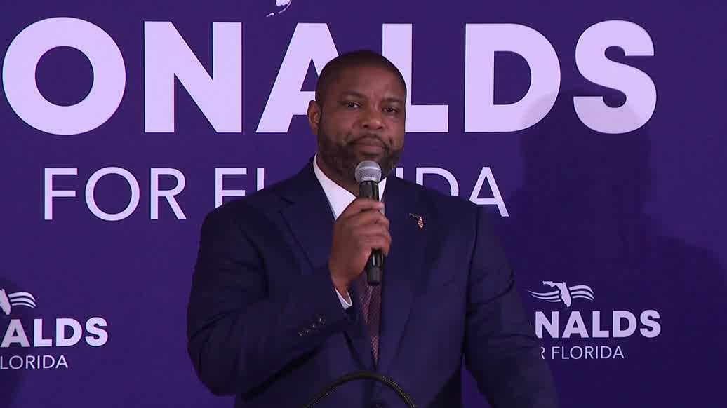 Byron Donalds campaigns in Naples ahead of Florida primary