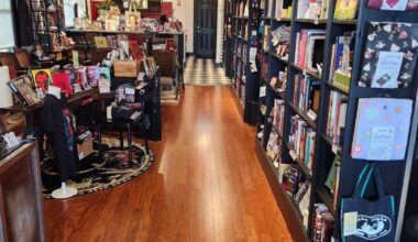 A new chapter for Tampa Bay's independent bookstores – 83 Degrees Media