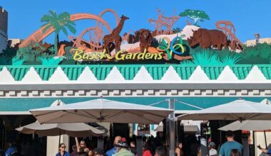 Guests walk into the entrance of Busch Gardens Tampa Bay