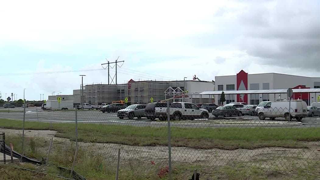 South Florida school delays opening as construction continues