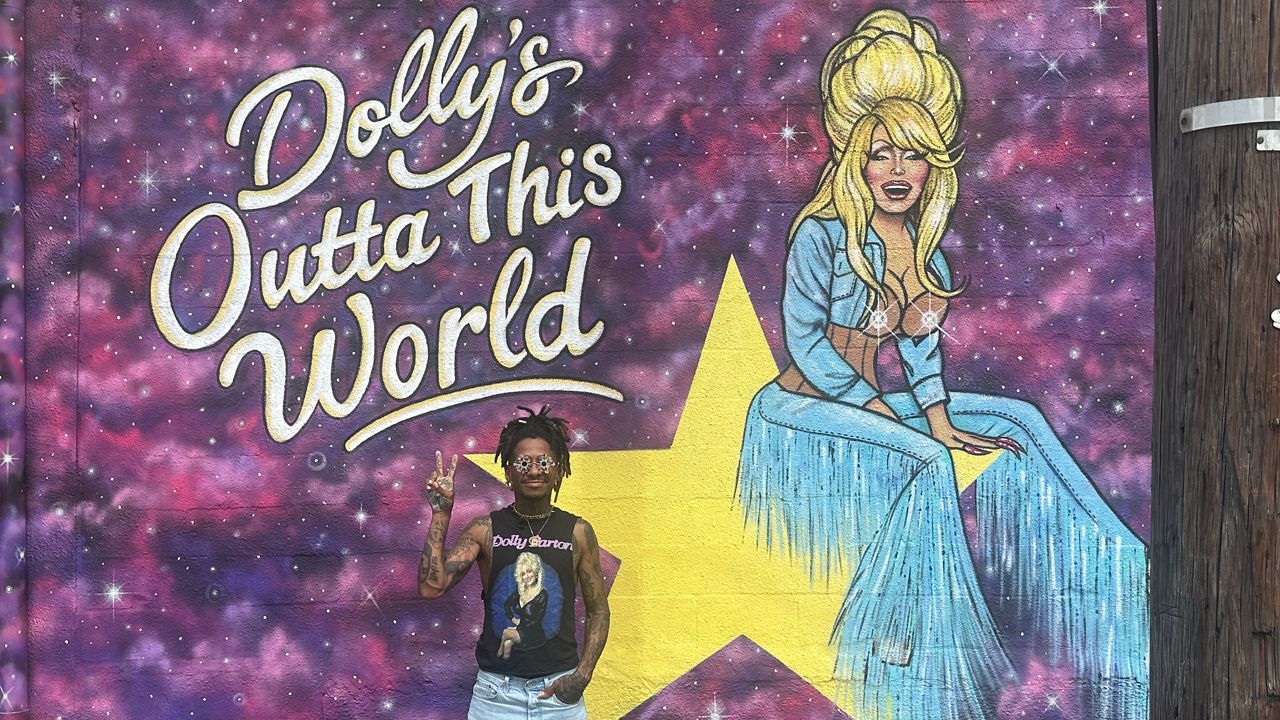 Tampa Bay fans reflect on Dolly Parton’s life and legacy