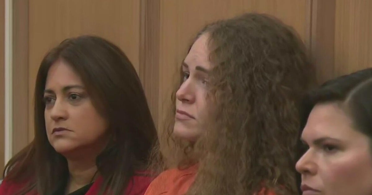 Former OnlyFans model Courtney Clenney pleads guilty to manslaughter in stabbing death of boyfriend in 2022