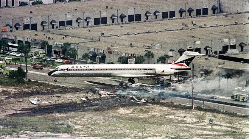 comes land Miami International Airport Delta Airlines