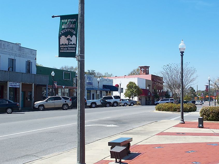 Downtown Crestview, Florida. Image credit Ebyabe via Wikimedia Commons
