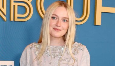 Dakota Fanning "Literally Hid" From Orlando Bloom Awards Show Video
