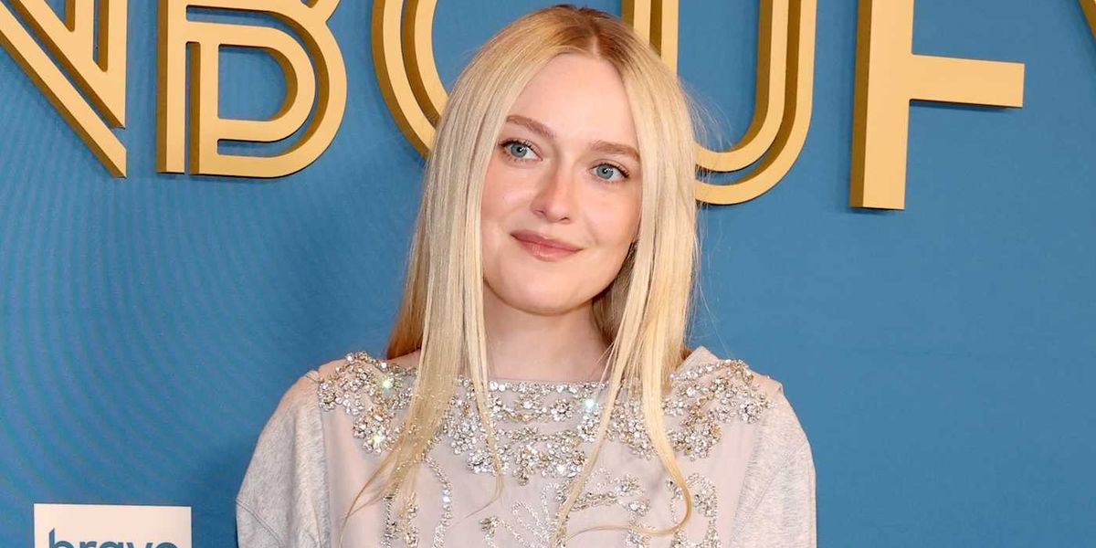Dakota Fanning "Literally Hid" From Orlando Bloom Awards Show Video
