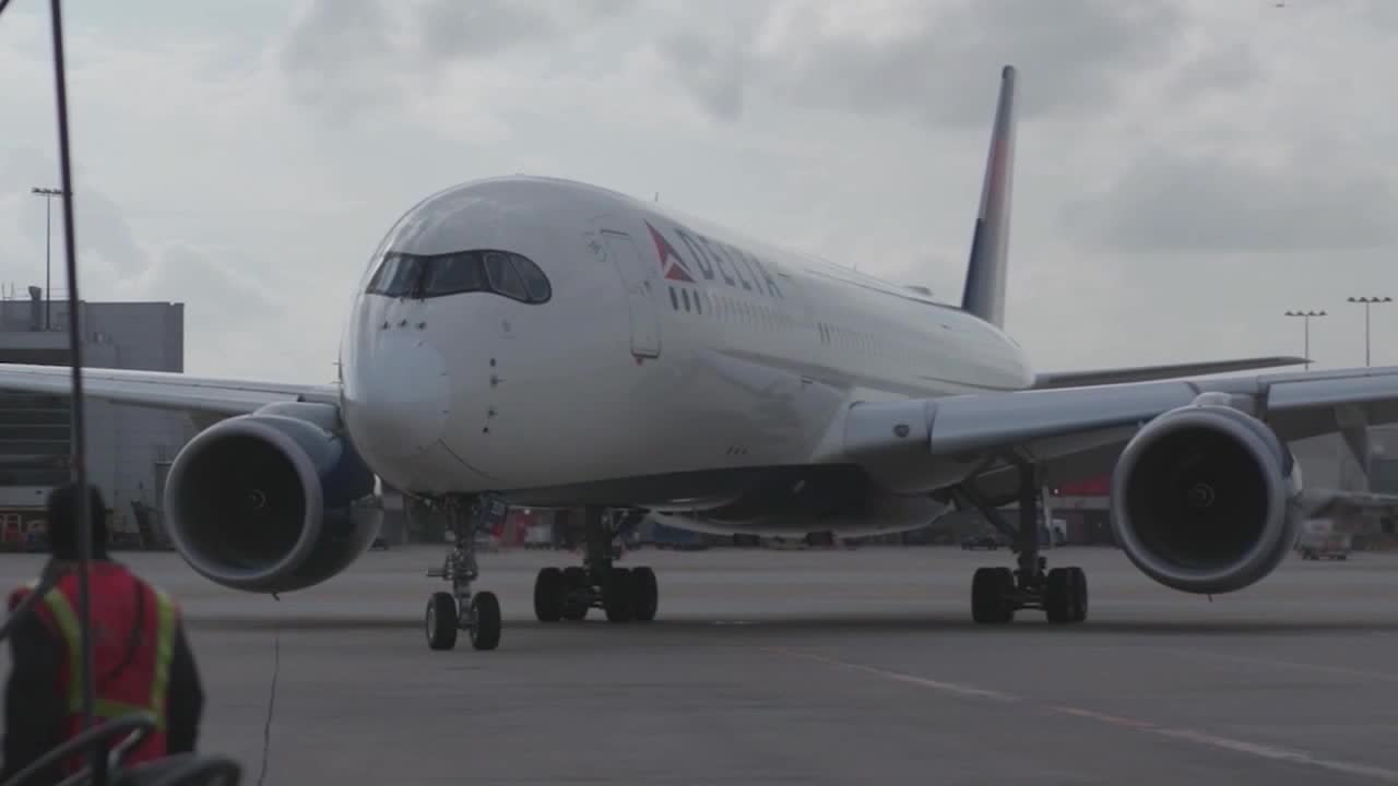 Delta flight to Orlando returns to Minneapolis after pilot experiences 'medical issue'