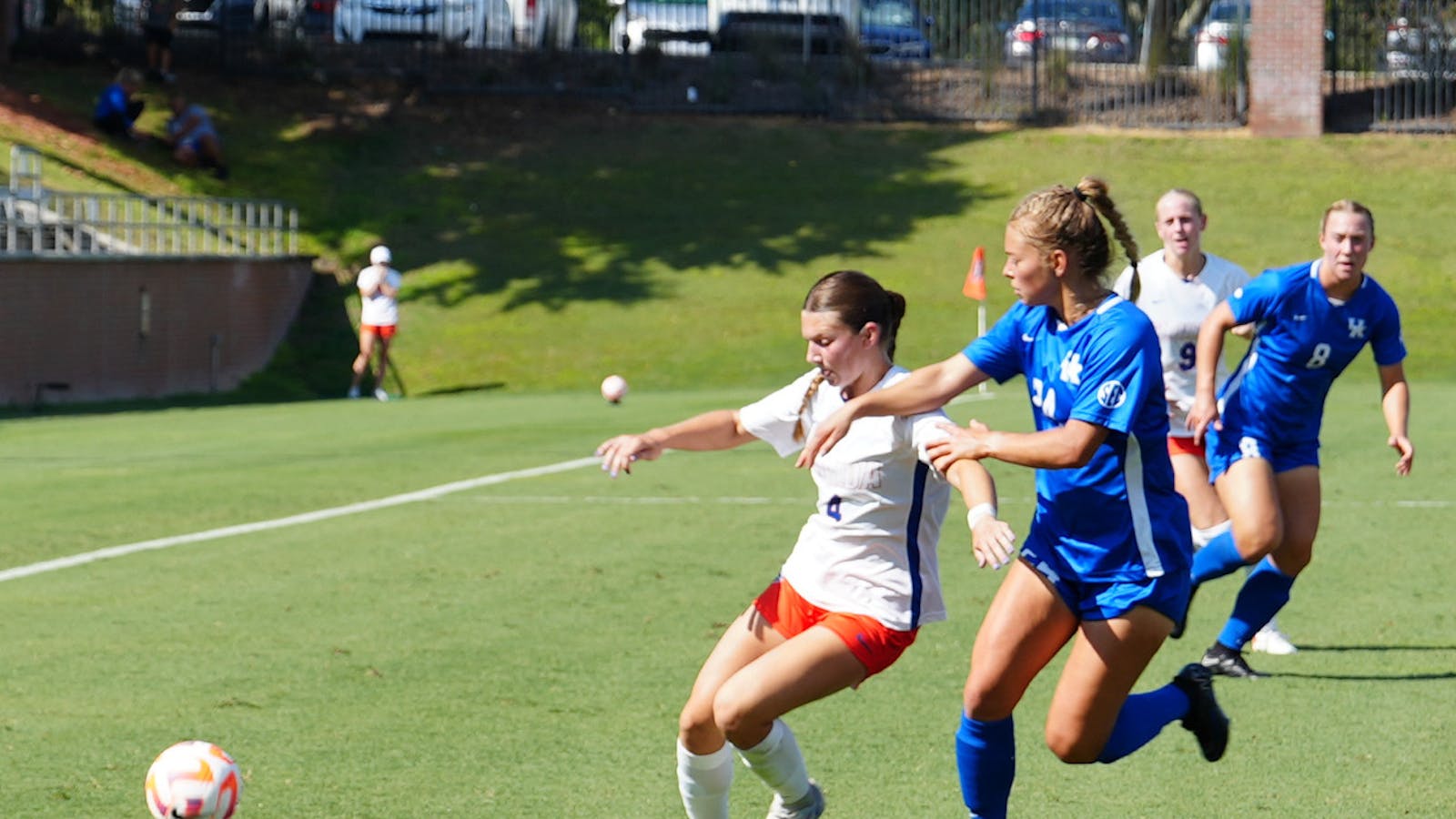No. 20 Florida held to road draw by Florida Atlantic