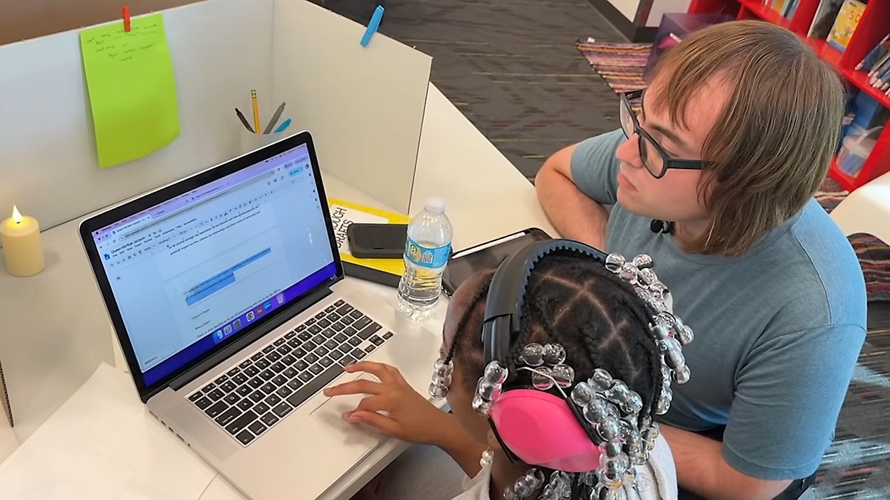 Volunteer helps young writers through Orlando writing camp