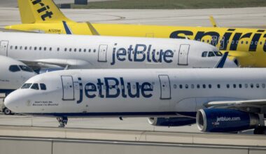 Florida man caught sleeping in JetBlue plane lavatory during maintenance inspection: Deputies