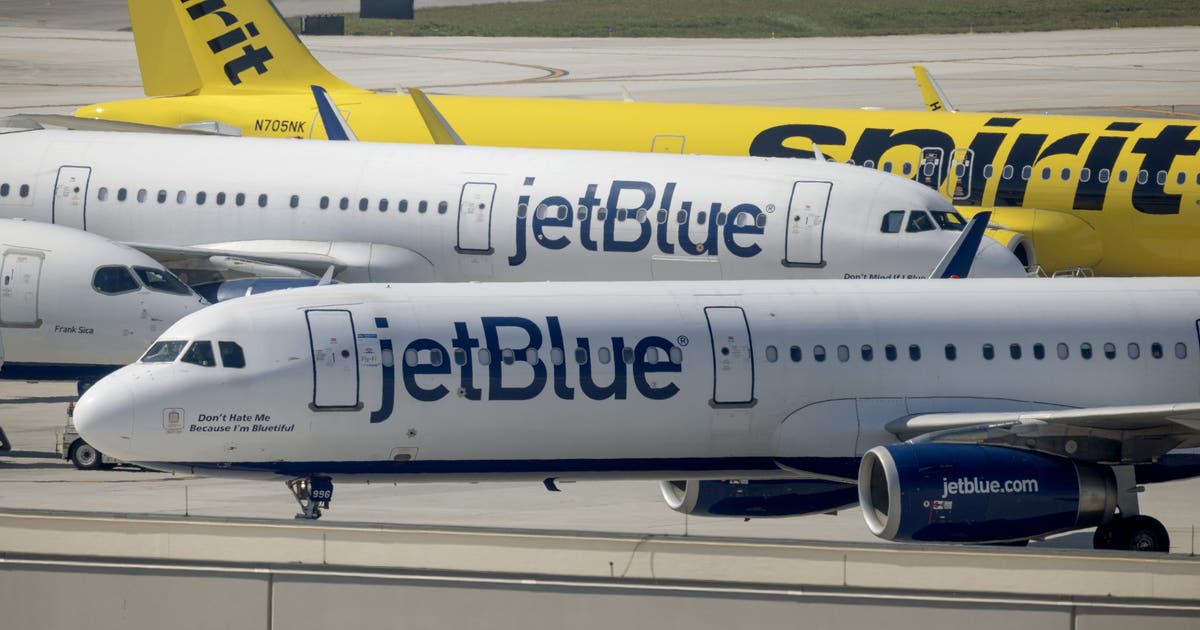 Florida man caught sleeping in JetBlue plane lavatory during maintenance inspection: Deputies